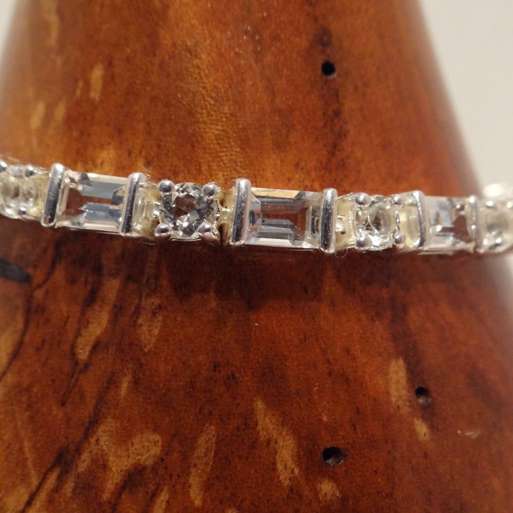 White Topaz 7 1/2" In-Line Tennis Bracelet - Picture 2 of 8